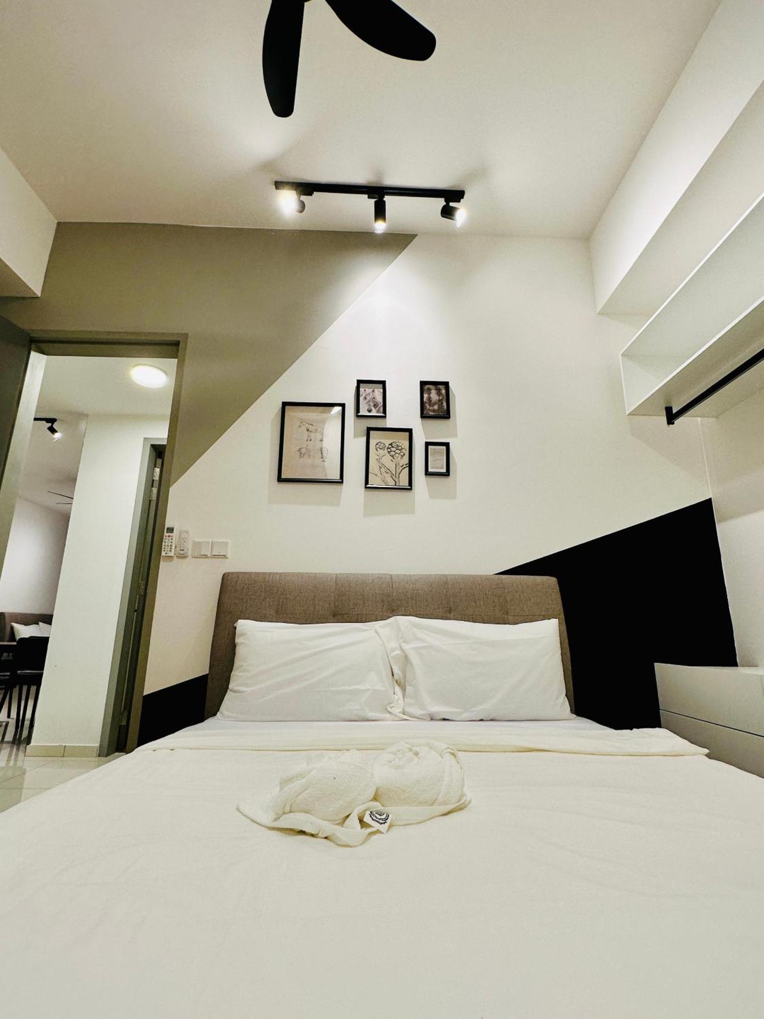 2br Luxury Rooftop Swimming Pook Homestay@georgetown@10pax - 无敌美景两房民宿 Apartment George Town
