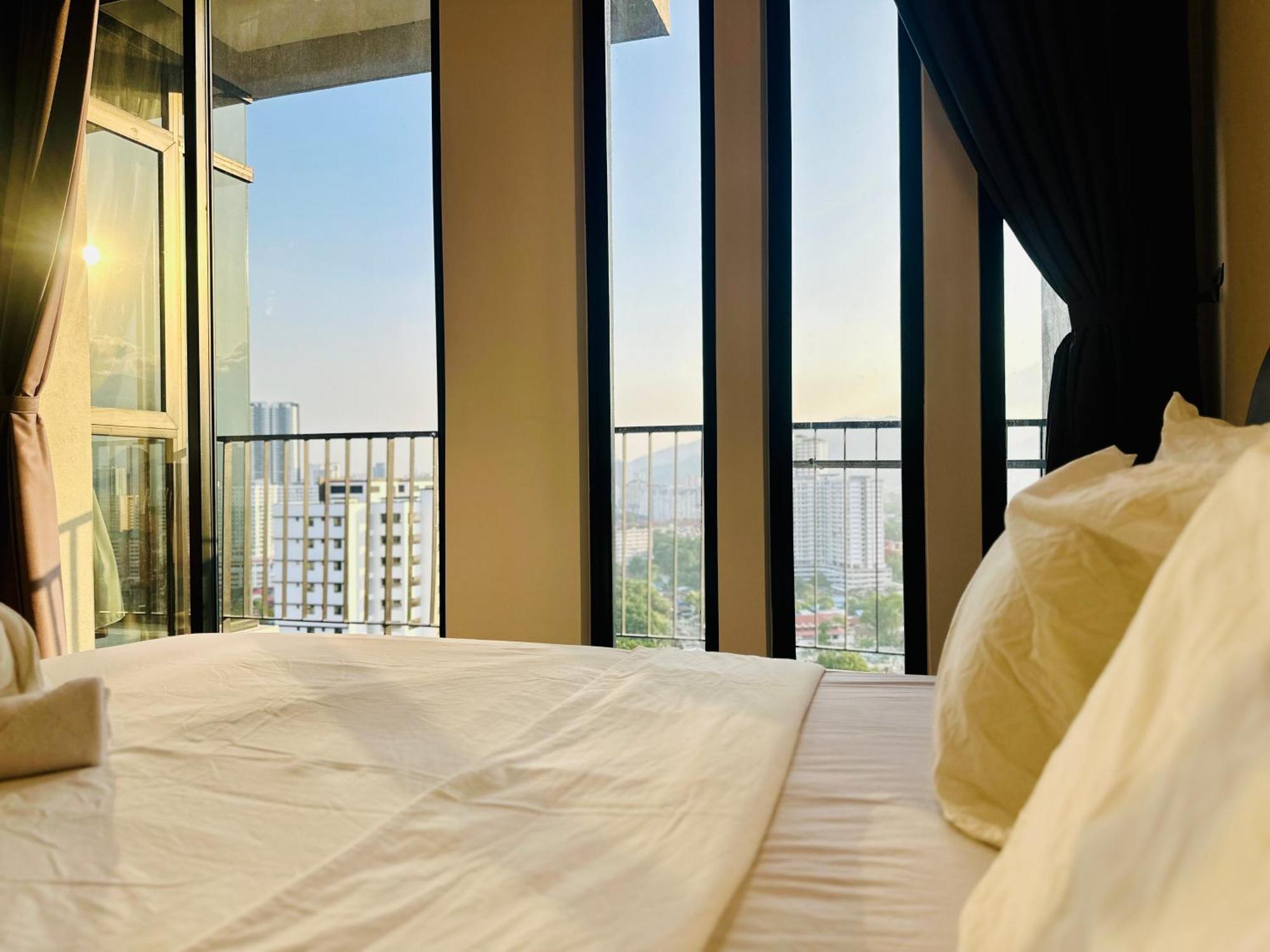 2br Luxury Rooftop Swimming Pook Homestay@georgetown@10pax - 无敌美景两房民宿 Apartment George Town